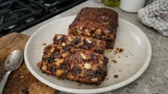 Saftiger Früchtekuchen ohne Zucker – mit Feigen, Nüssen und Wintergewürzen