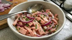 Bayerischer Wurstsalat wie im Biergarten – mit würzig-säuerlicher Marinade