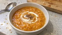 Cremige Muskatkürbissuppe mit Chili & Vanille – so wird sie richtig samtig
