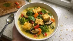 Gemüsecurry mit Tofu und Kokosmilch – cremig, bunt und ganz einfach aus einem Topf