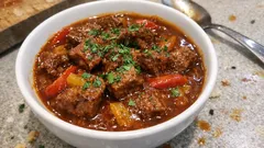 Rindergulasch mit Paprika: so wird das Fleisch butterzart und die Sauce sämig