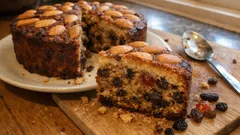 Dundee Cake backen: schottischer Früchtekuchen mit Mandeldecke, der lange saftig bleibt