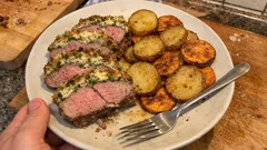 Lammlachs aus dem Ofen mit Kräuter-Frischkäsekruste – festlich und trotzdem leicht