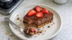 Erdbeer-Schokokuchen aus dem Kühlschrank – ohne Backen, mit knusprigem Keksboden