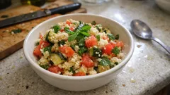 Couscoussalat im Glas mit Tomate & Zucchini – frisch, vegan und schnell gemacht