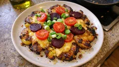 Knusprige Quetschkartoffeln aus dem Ofen – mit Gemüse und Gouda überbacken