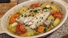 Schollenfilet aus dem Ofen: mit Kartoffeln, Möhren und Tomaten – alles in einer Form