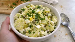 Kartoffelsalat mit Kapern: cremig, würzig und mit feinem Säure-Kick