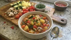 Sommerlicher Gemüsetopf mit Kartoffeln – leicht, sättigend und schnell gemacht