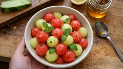 Melonensalat mit Zitronen-Honig-Dressing – in 15 Minuten herrlich erfrischend