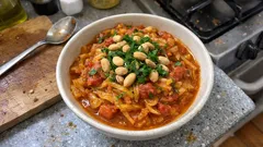 Curry-Weißkohl aus dem Topf: würzig geschmort mit Tomate und Erdnüssen