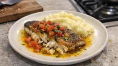 Zander mit Safranbutter und Tomaten – so wird er in der Pfanne schön saftig