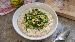 Topinambur-Risotto mit Sellerie-Topping: cremig, vegetarisch und mal ganz anders