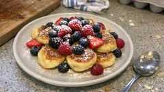 Fluffige Plinsen mit Buttermilch und Dinkel – so gelingen sie schön zart