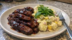 Barbecue-Hüftsteak mit Kartoffelsalat: so wird das Steak saftig und der Salat schön cremig