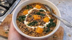 Dal Makhani mit Kürbis und Grünkohl – cremiges Wintercurry mit Kokosmilch