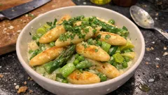 Schupfnudelpfanne mit grünem Gemüse – knusprig, cremig und schnell gemacht