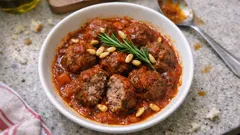 Spanische Hackbällchen in Tomatensauce – saftig wie beim Tapas-Abend