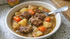 Herzhafter Lammeintopf aus dem Topf – so wird das Fleisch zart und die Sauce kräftig