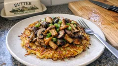 Kartoffelrösti aus dem Ofen mit Pilzen – knusprig, aromatisch und ganz unkompliziert