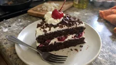 Schwarzwälder Kirschtorte wie aus der Konditorei – Schritt für Schritt erklärt