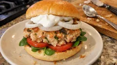 Forellen-Burger selbst gemacht: saftige Patties aus frischer & geräucherter Forelle