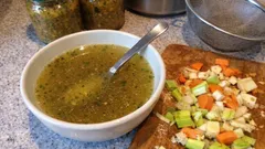 Klassische Gemüsebrühe selber machen: aromatische Basis ohne Zusatzstoffe (ideal zum Einmachen)