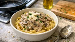 Pilz-Stroganoff mit Bandnudeln – cremig, herzhaft und in 30 Minuten fertig