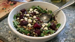 Linsensalat mit Feta & Roter Bete – ideal fürs Meal Prep mit Zitronen-Senf-Dressing