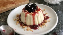 Vanille-Eisparfait mit Amarettini & Amarenakirschen – ohne Eismaschine