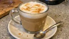 Karamell-Kaffee mit Datteln: natürlich süß in 10 Minuten (ohne Zucker)