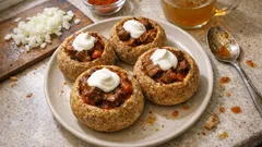 Rindergulasch in der Semmel – herzhaft geschmort und perfekt für kalte Tage