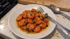 Gedünstete Möhren in 10 Minuten – mit Butter, Brühe und einem Hauch Zitrone