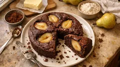 Schokokuchen mit versunkenen Birnen – saftig, einfach und mit Mürbeteigboden gebacken