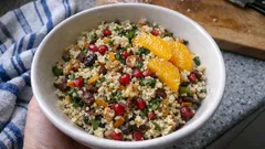 Nussiger Couscoussalat mit Früchten und Orangendressing – perfekt zum Vorbereiten