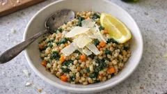 Cremiges Getreiderisotto mit Grünkohl – Graupen & Weizenkörner wie Risotto