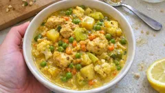 Cremiges Gemüse-Hähnchen-Curry mit Kokosmilch – mild, sättigend und schnell gemacht