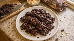 Schoko-Mandel-Häufchen ohne Backen: knusprige Mandeln, herbe Schokolade, schnell gemacht